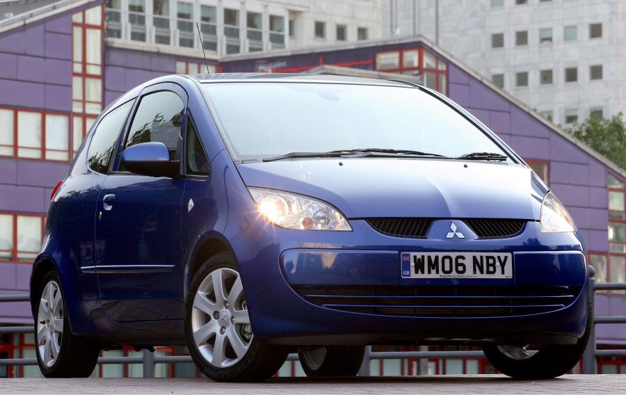  Mitsubishi Colt 3-Door 2004 года  (фото 17 из 55)